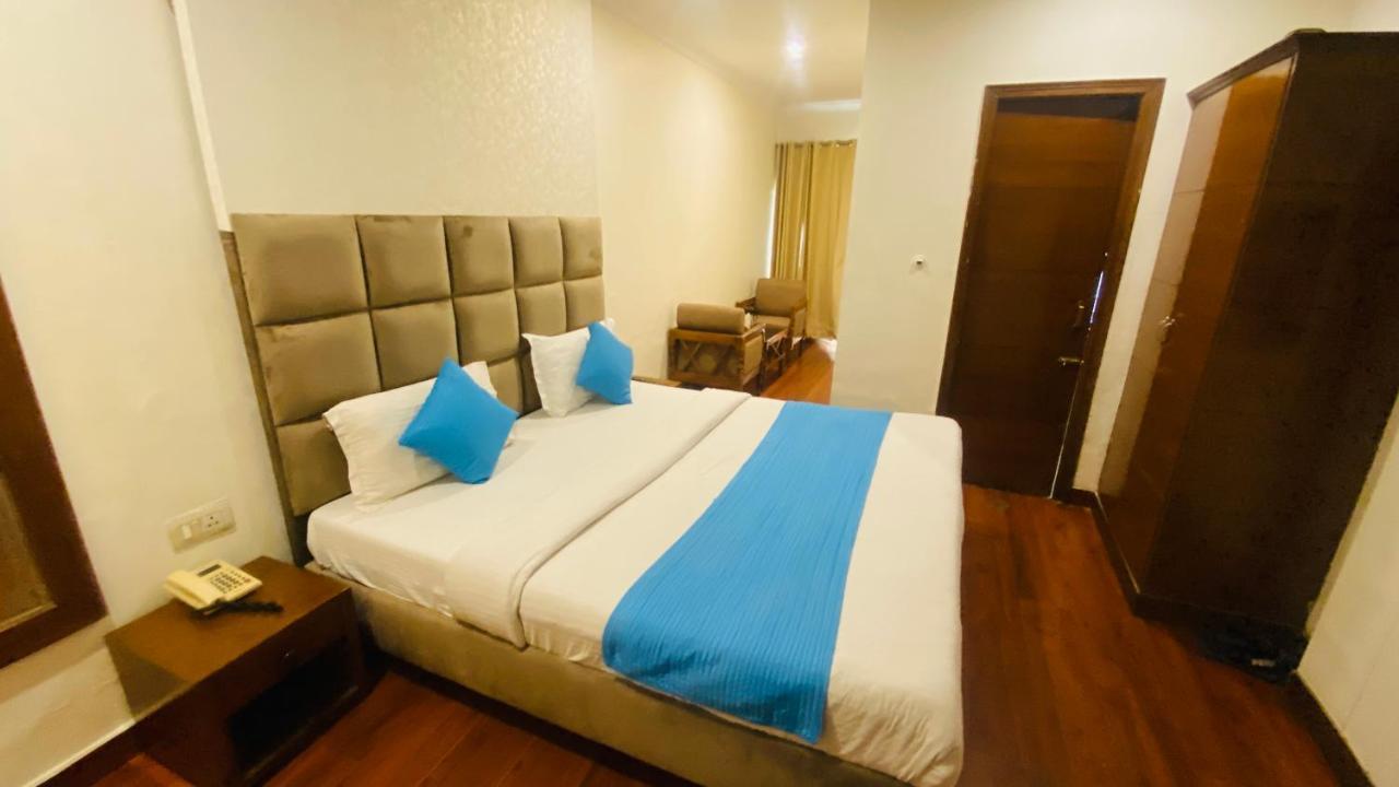Hotel Landmark Csandígarh Kültér fotó