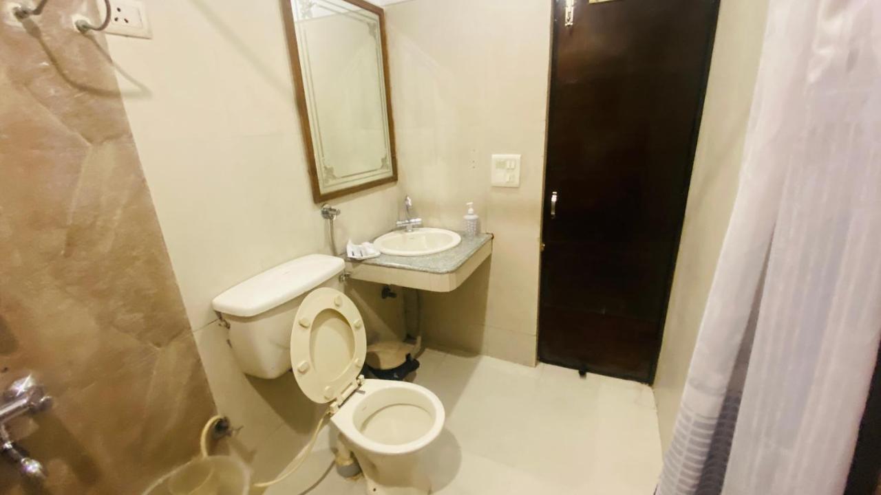 Hotel Landmark Csandígarh Kültér fotó