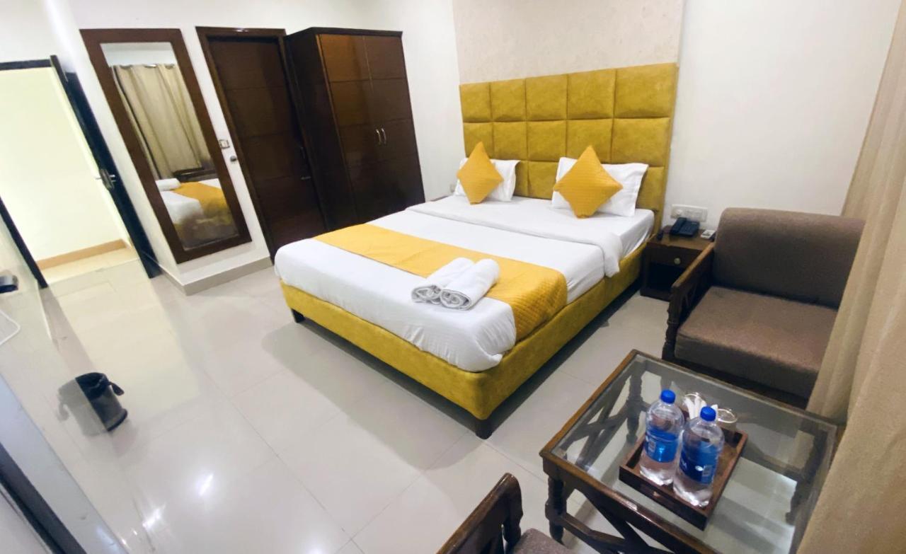 Hotel Landmark Csandígarh Kültér fotó