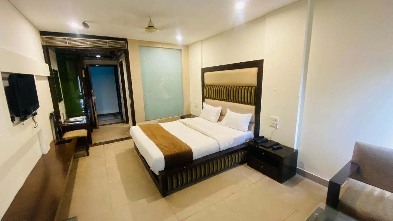 Hotel Landmark Csandígarh Kültér fotó
