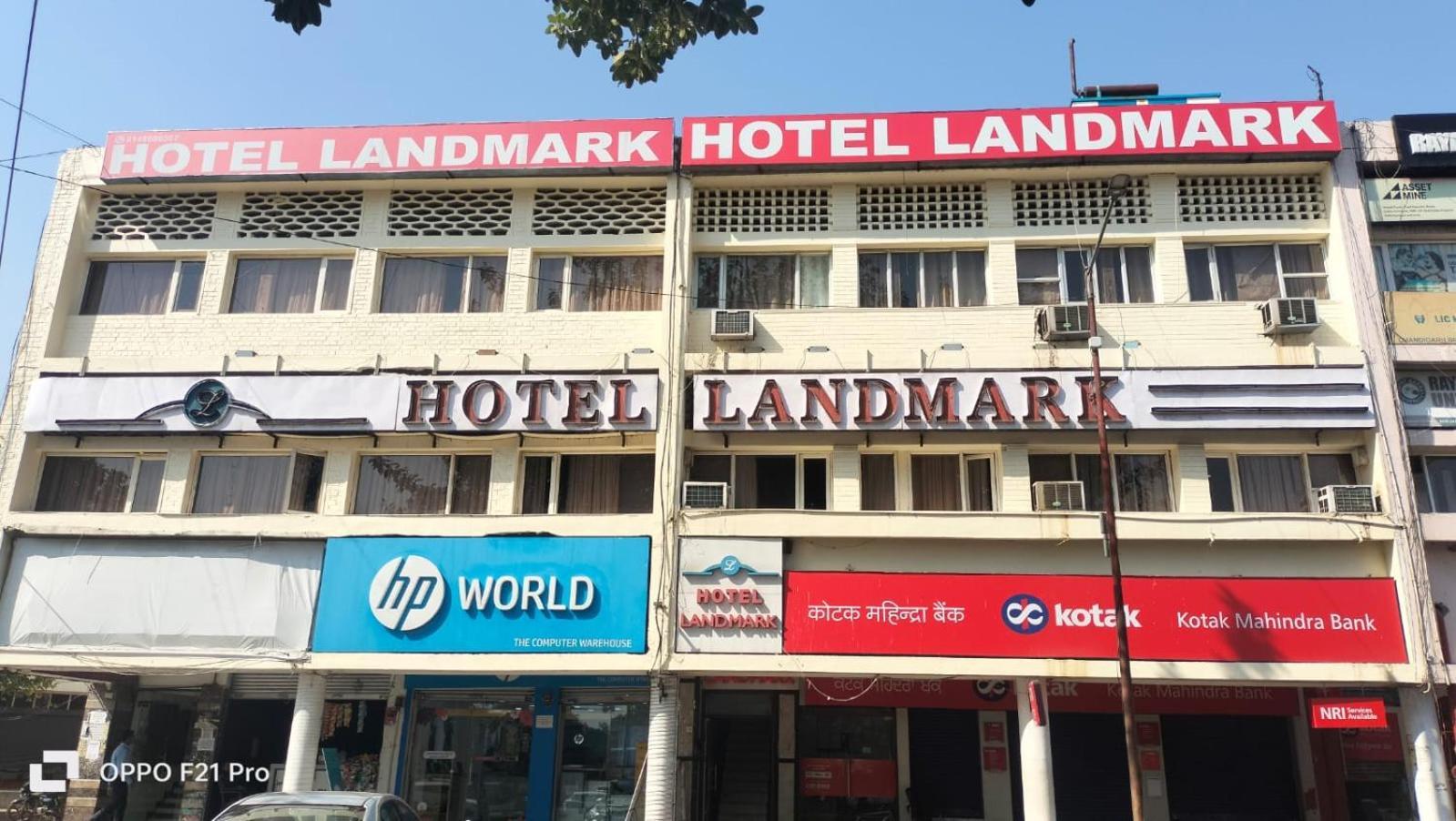 Hotel Landmark Csandígarh Kültér fotó