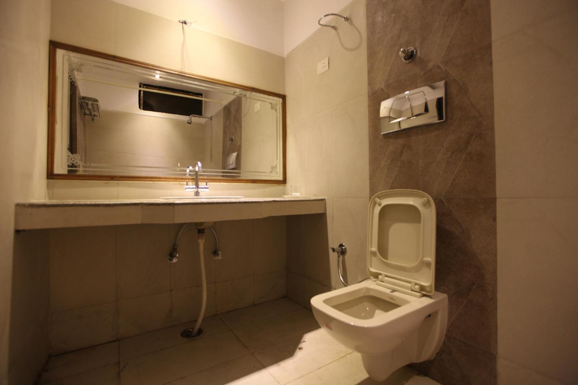 Hotel Landmark Csandígarh Kültér fotó