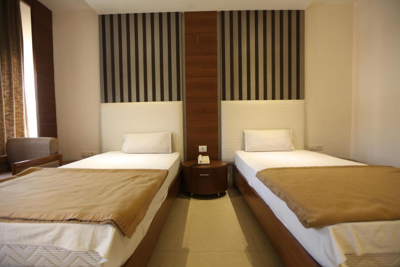 Hotel Landmark Csandígarh Kültér fotó